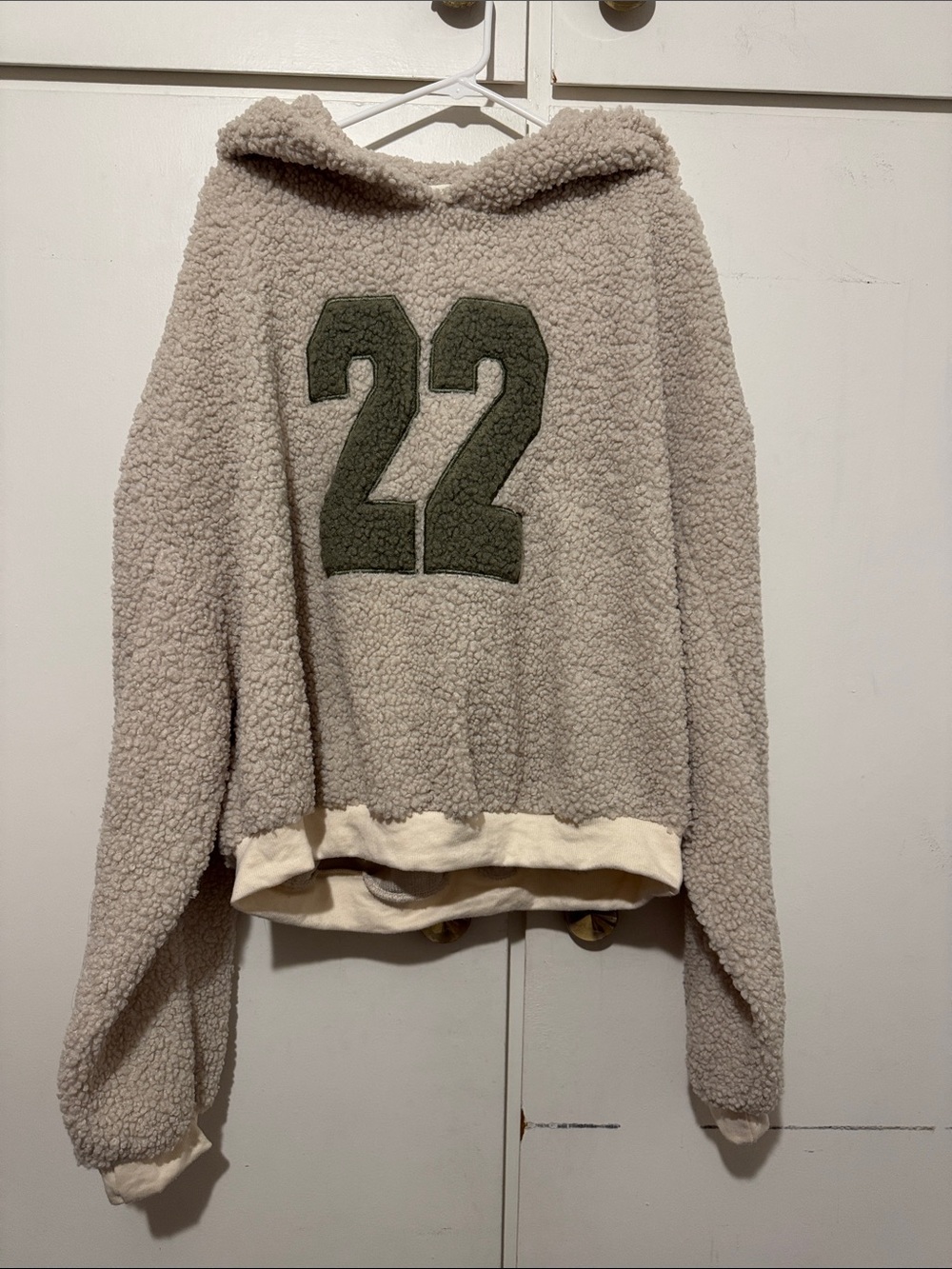Cozy Hooded Sherpa Sweater with '22' Patch - Cream/Olive